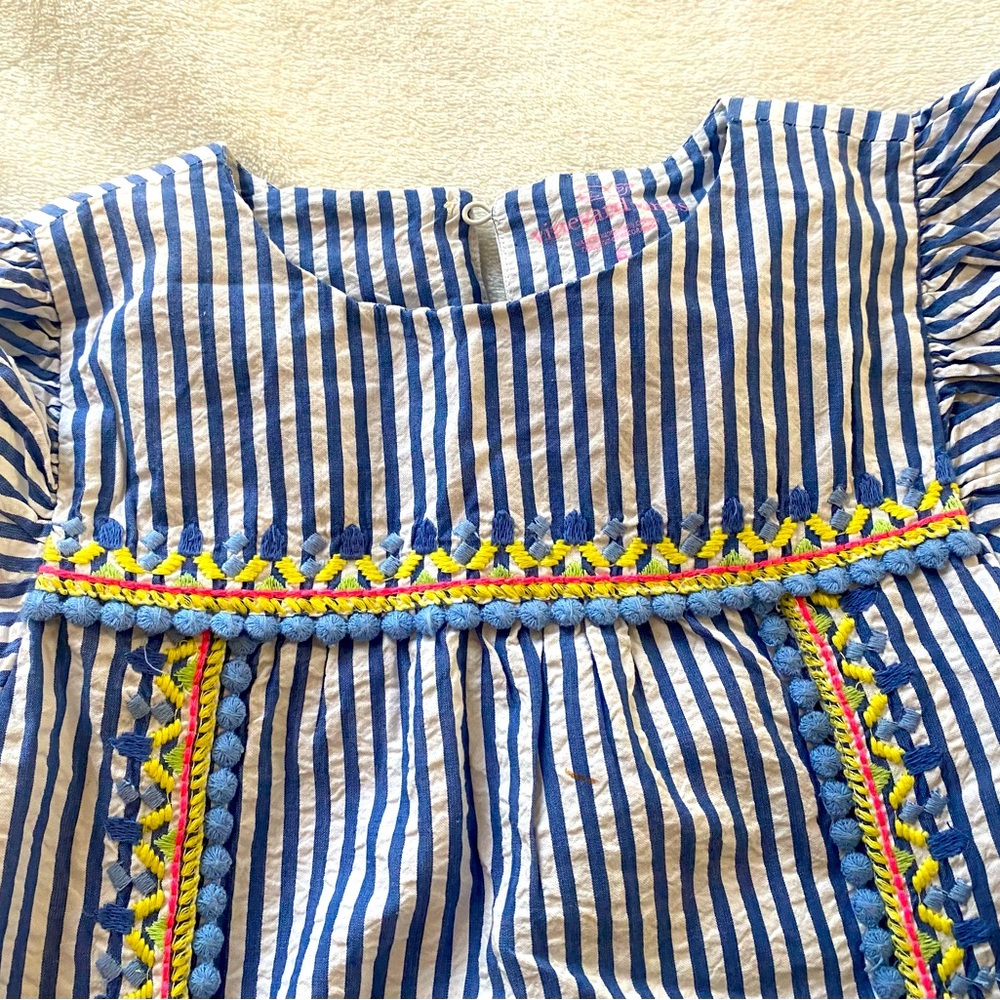 Vineyard vines girls dress.